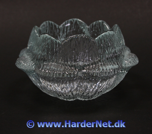 Water Lily candlestick, �kande bloklysestage designet af Sidse Werner for Holmegaard Glasv�rk i 1975