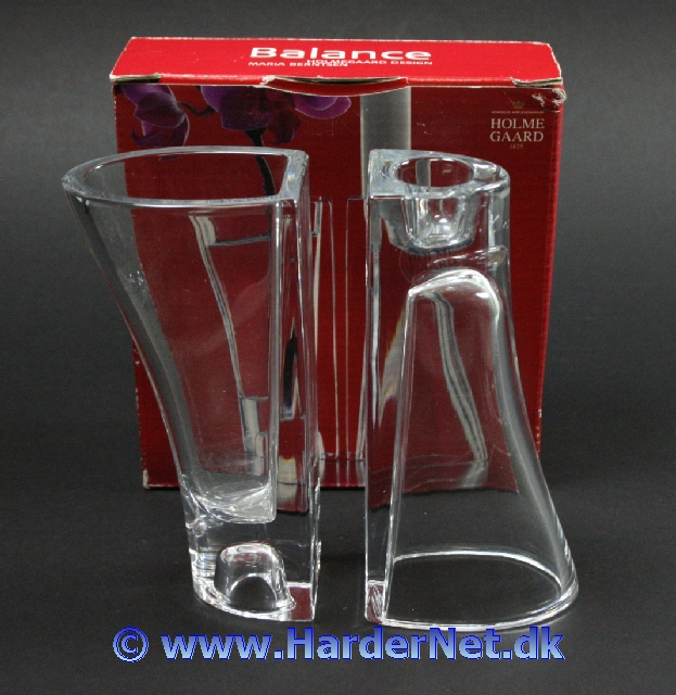 Balance lysestage, vase s�t vendbar designet af Maria Berntsen for Holmegaard Glasv�rk i 2005.