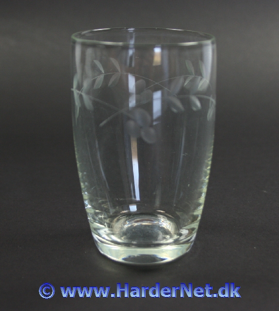 Bella glasservice designet af Holmegaard Glasv�rk i 1938.