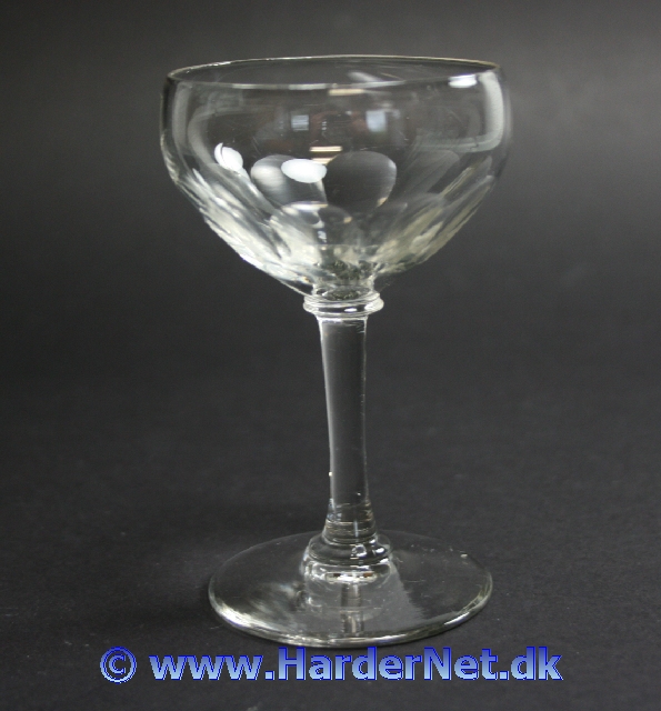 Svingpokal cocktailglas designet af Holmegaard Glasv�rk i 1900