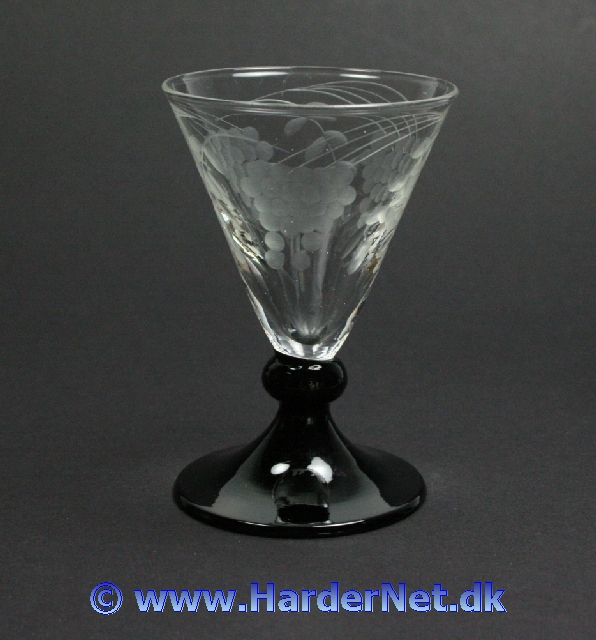 Hedvins glas m/slebet drueklase m/24 druer designet af Kastrup Glasv�rk i 1950