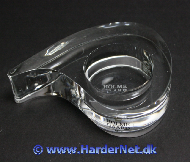 Sign serien best�r af vaser og fyrfadsstager designet af Monica Ritterband for Holmegaard Glasv�rk i 2007