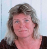 Formgiver Anja Kjær, mange årig designer for Holmegaard Glasværk
